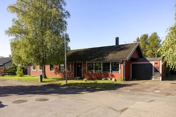 Image 1 of 1 of Hasselvägen