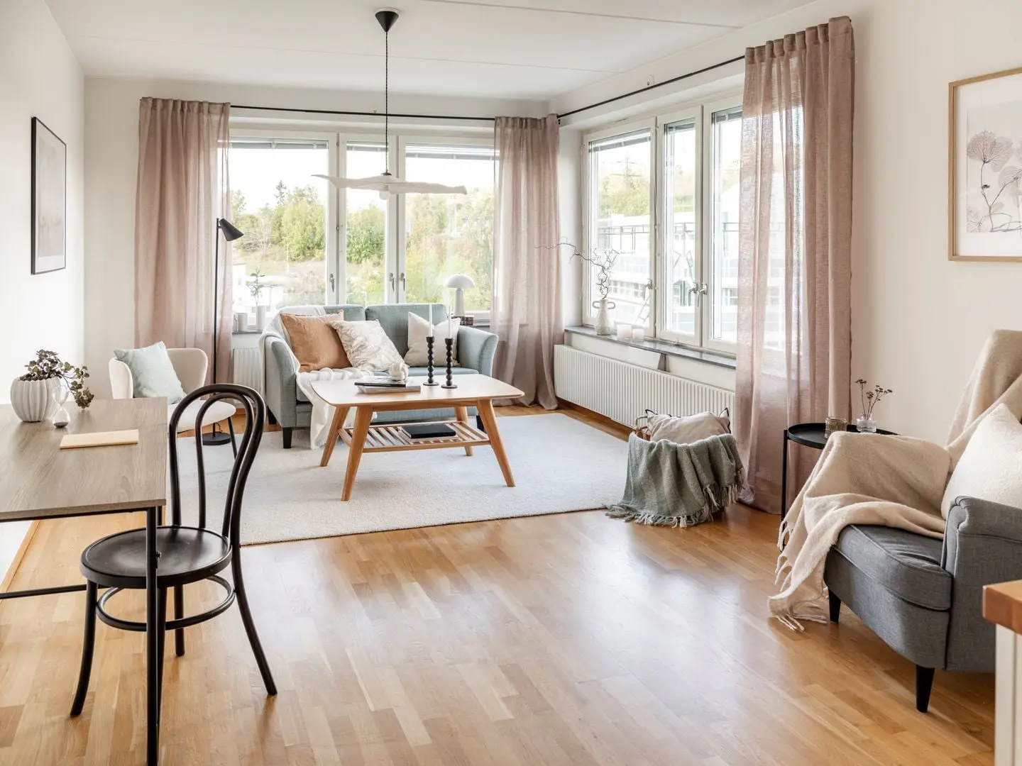 Bild 1 av 40 på Djupdalsvägen 4D