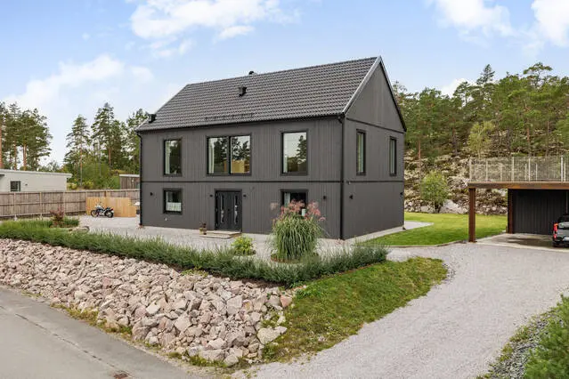 Image 1 of 41 of Blåklintsgatan 5