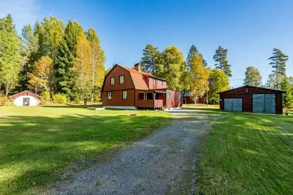 Farm, 4 rooms in Gusselby