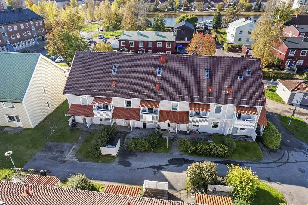 Image 1 of 12 of Toppgatan 6 E, markplan