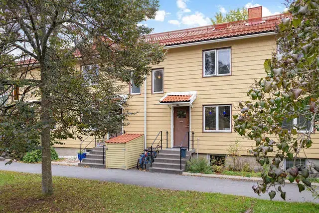 Semi-detached/terraced, 4 rooms, 74 m² in Kallhäll