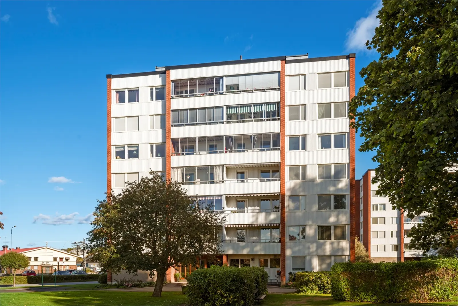 Bild 1 av 21 på Västra Banvägen 16