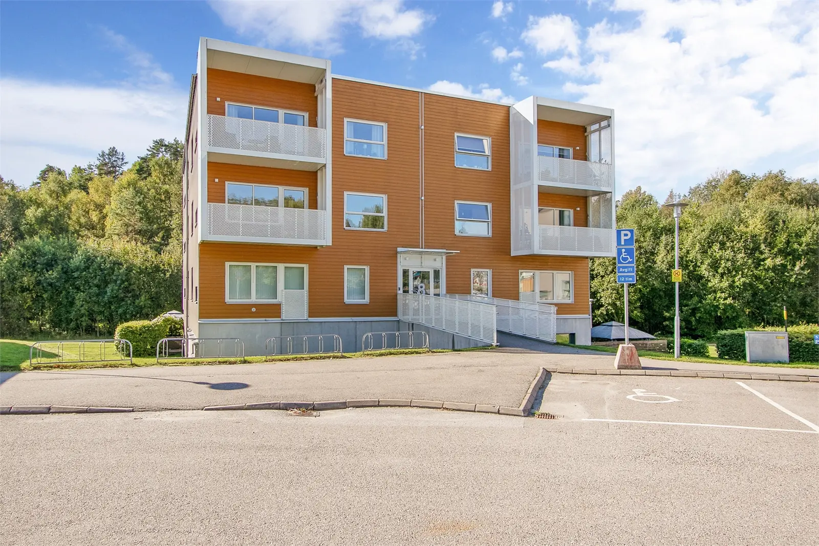 Bild 1 av 21 på Trädgårdsmästarstigen 8