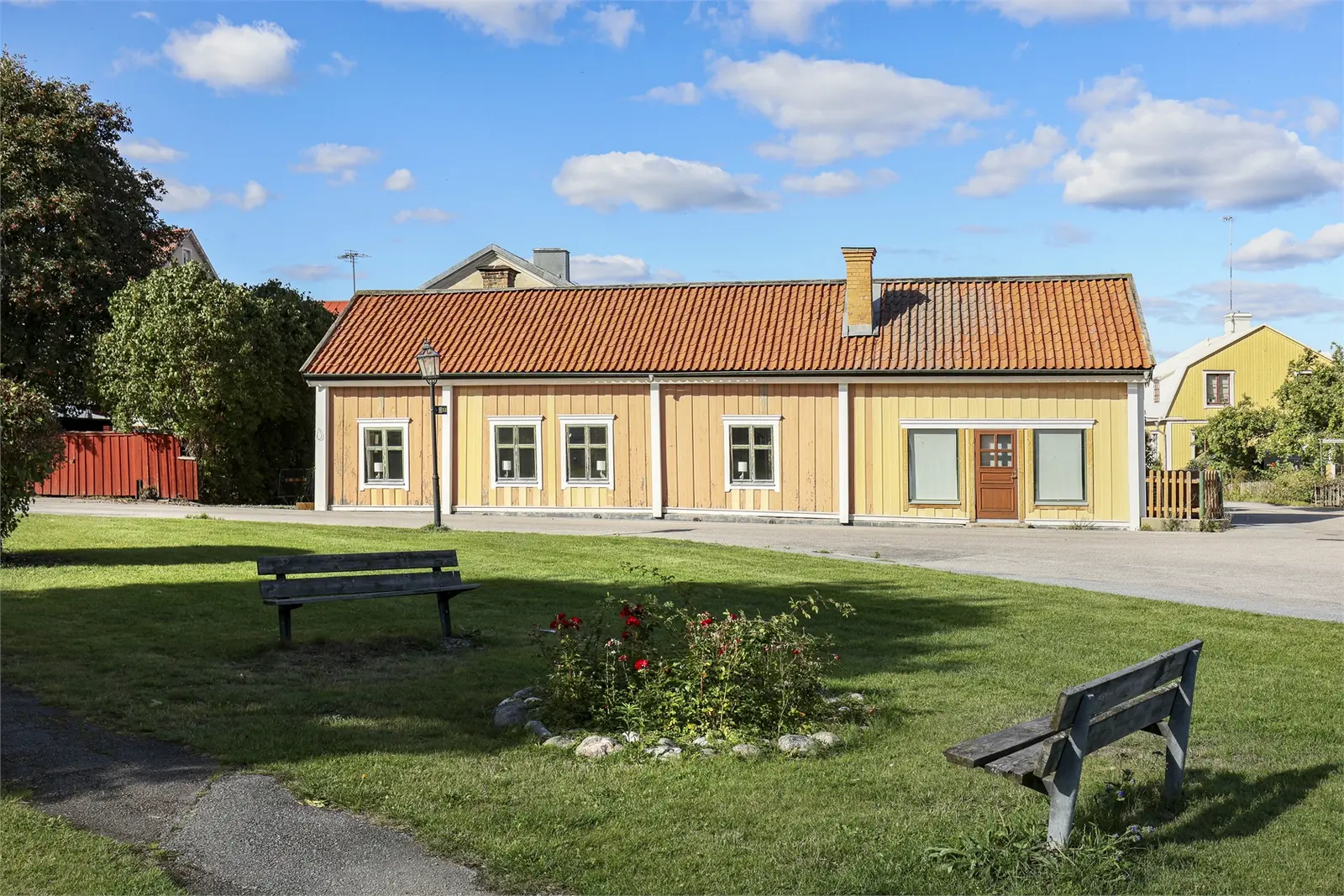 Image 1 of 39 of Kyrkogatan 2