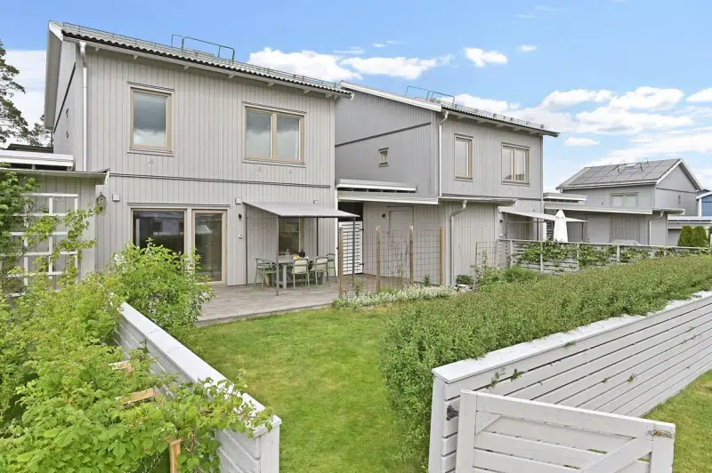 Semi-detached/terraced, 5 rooms, 121 m² in Älta