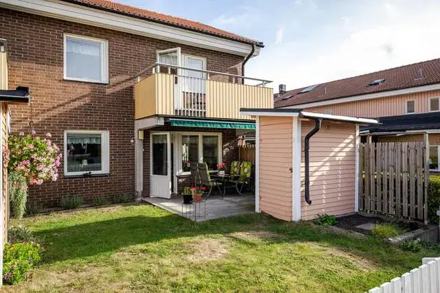 Semi-detached/terraced, 5 rooms, 115 m² in Ektorp