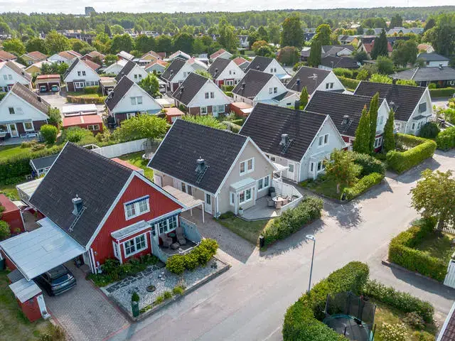 Semi-detached/terraced, 5 rooms, 136 m² in Nåntuna-Vilan