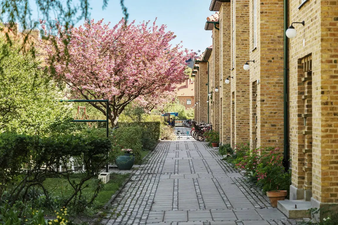 Bild 1 av 1 på Mäster Henriksgatan 1F