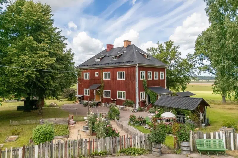 House, 10 rooms, 350 m² in Kil