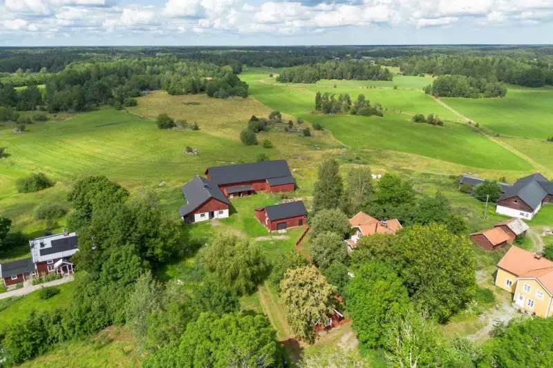 Farm, 5 rooms, 171 m² in Almunge