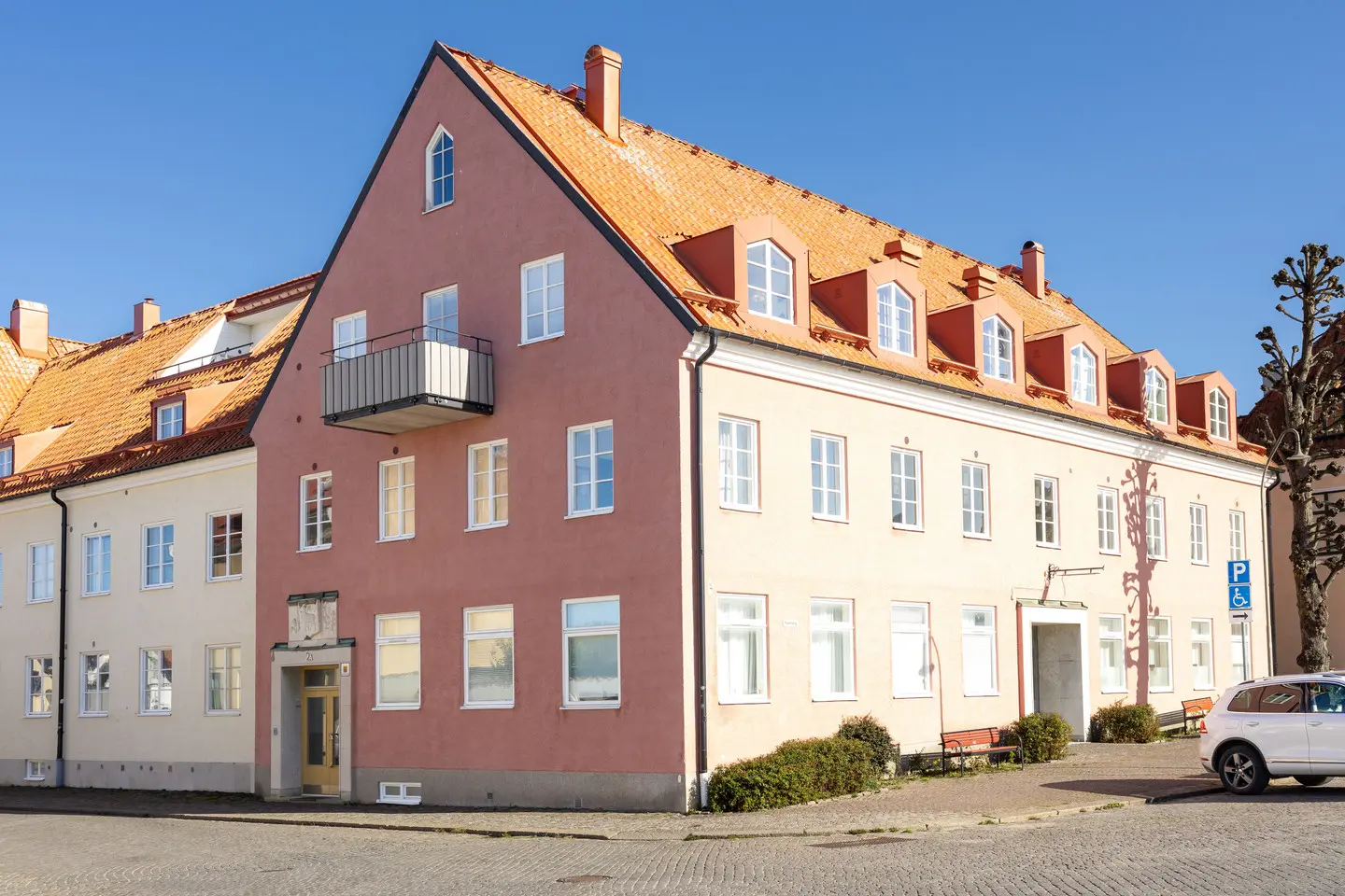 Bild 1 av 21 på Bredgatan 2A