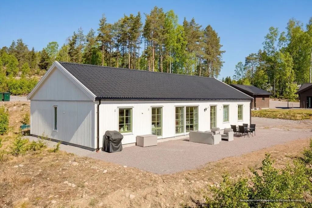 Image 1 of 1 of Långkärrsvägen 16