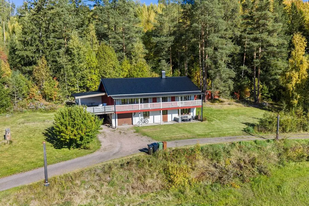 Image 1 of 26 of Norrlindsjö 143
