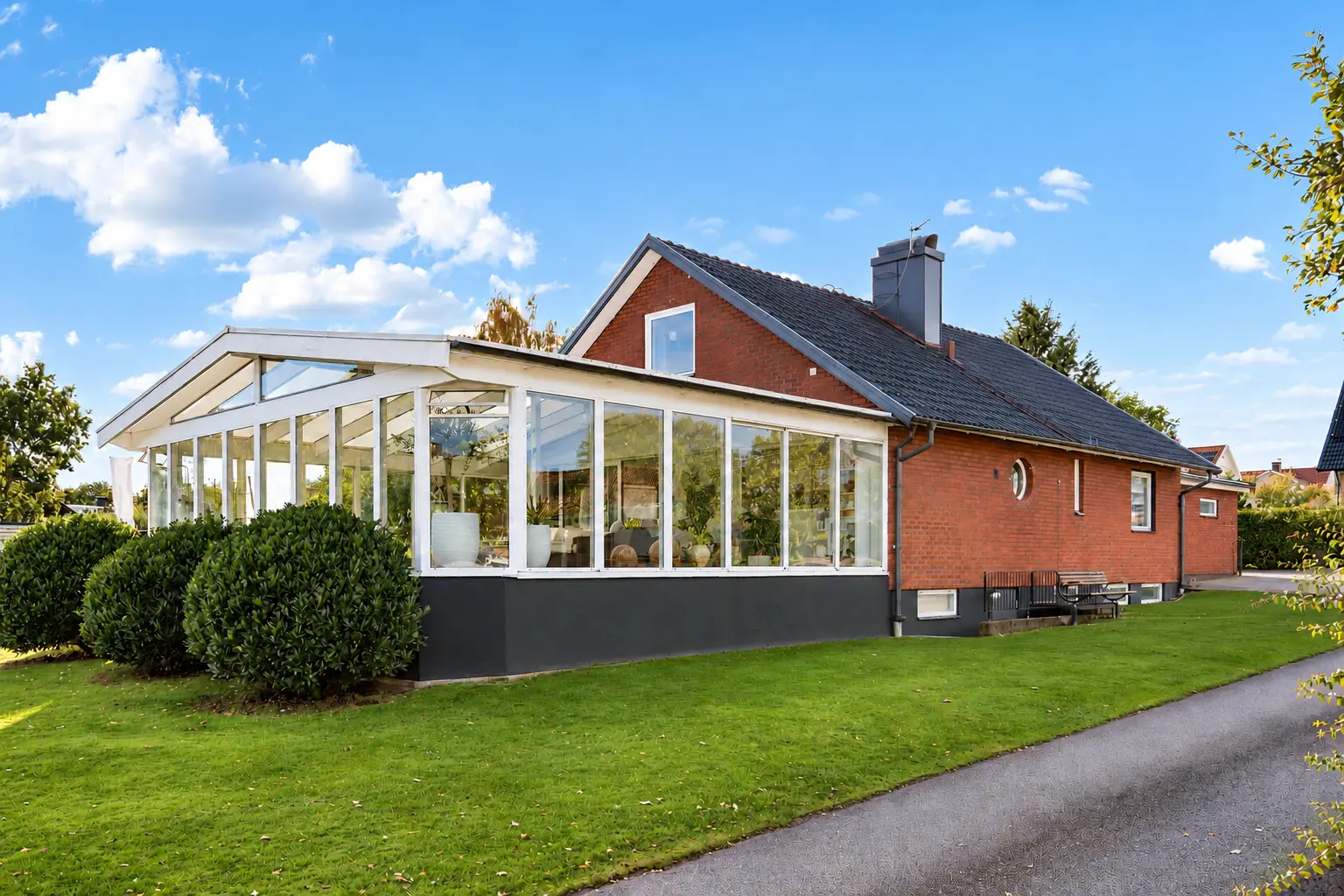 Bild 1 av 33 på Rosengränd 4