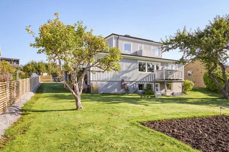 Villa, 8 rum, 196 m²