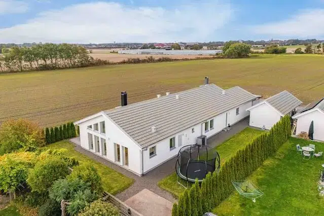 Villa, 8 rum, 220 m² i Väsby