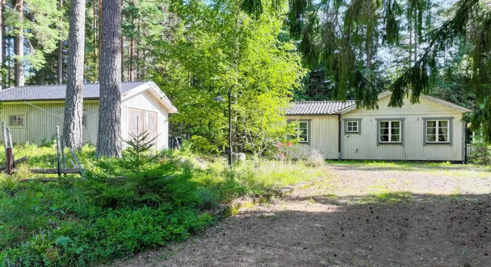 Bild 1 av 33 på Vårvägen 13
