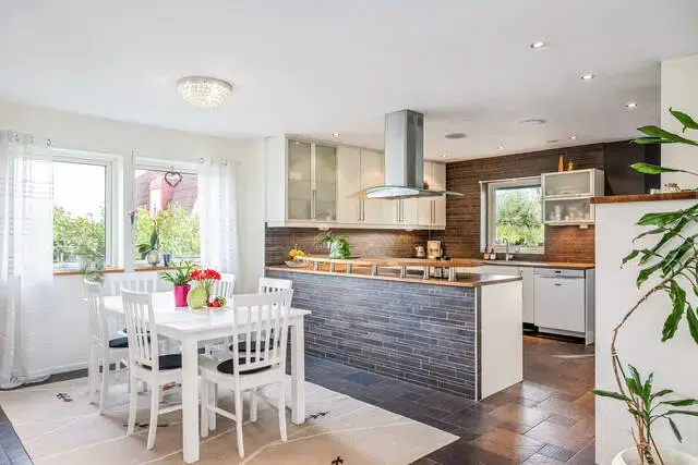 House, 6 rooms, 195 m² in Smedby