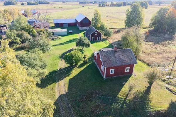 Bild 1 av 41 på Islingbyvägen 12