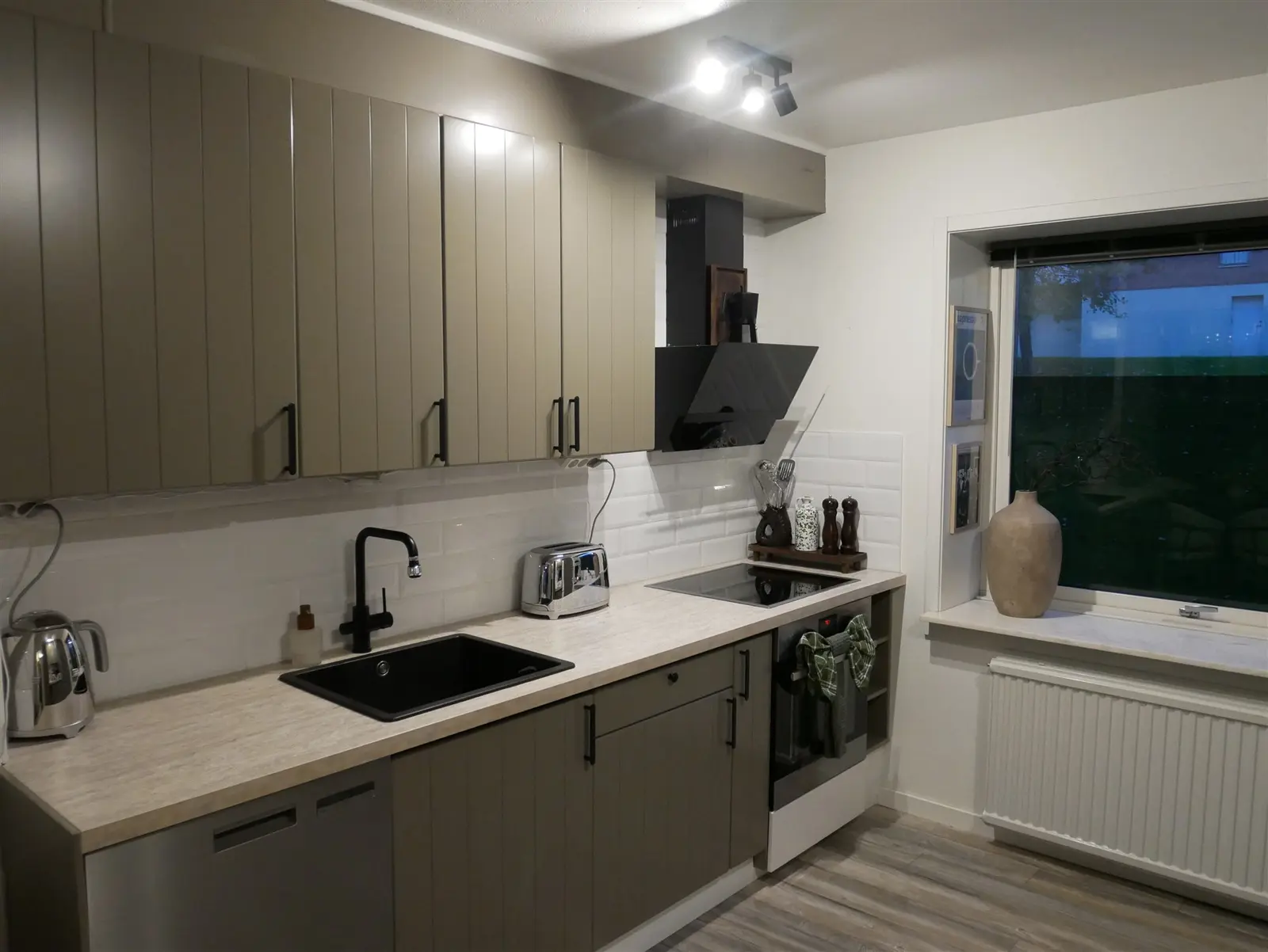 Image 1 of 14 of Barnhemsgatan 42