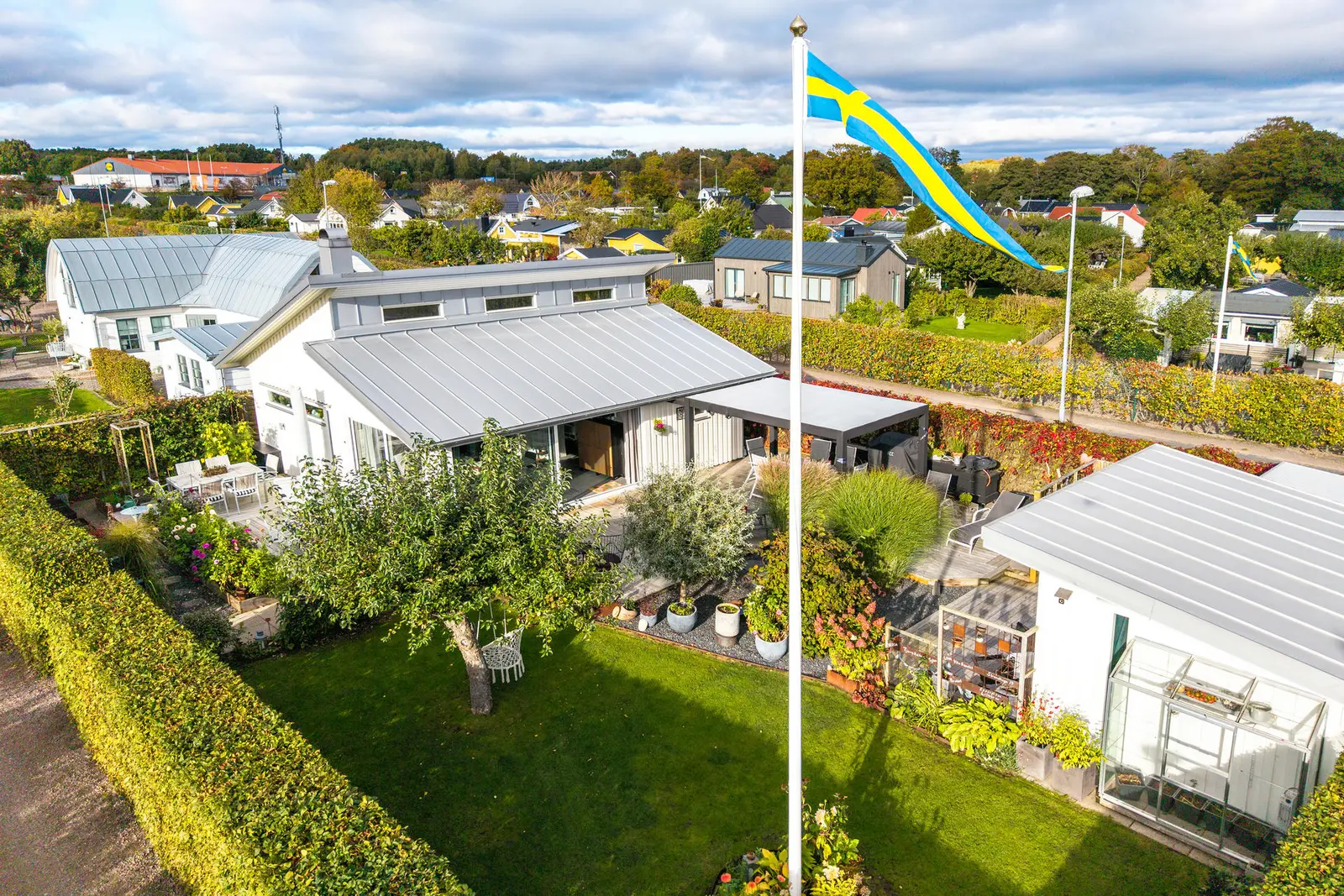 Image 1 of 28 of Strandhaga 17