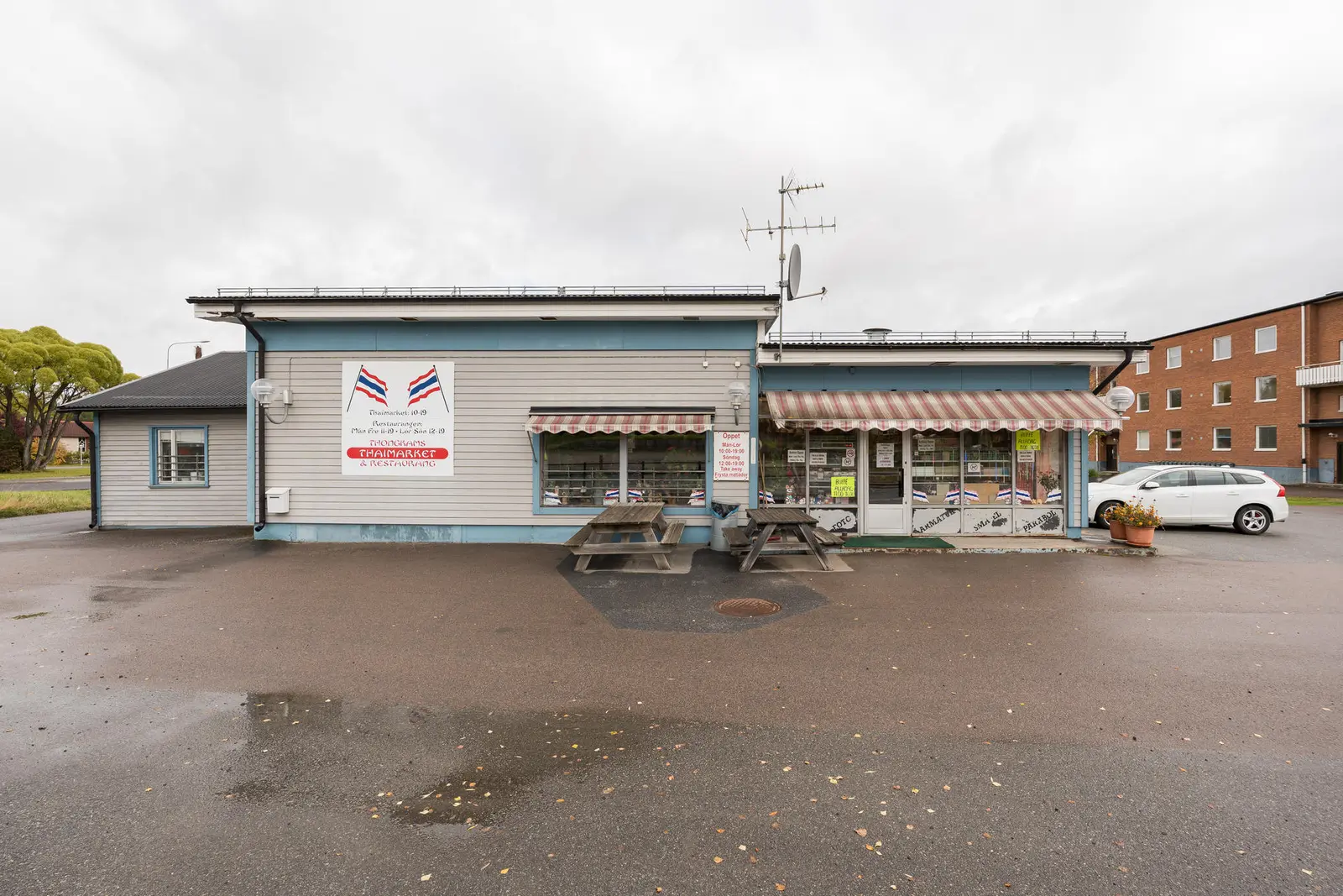 Image 1 of 25 of Riksvägen