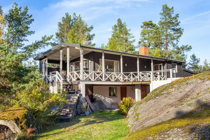 Image 1 of 1 of Mörtvägen 11