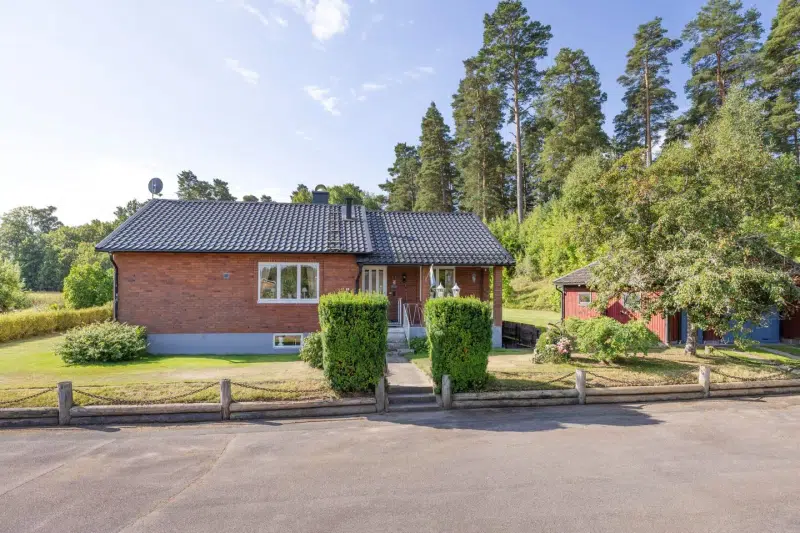 Hängbjörksvägen 11