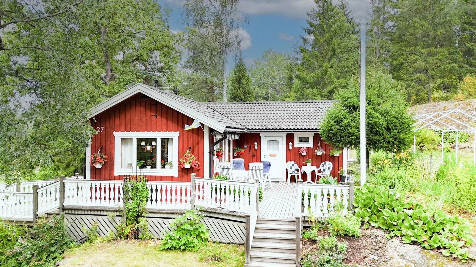 Image 1 of 1 of Ekhamravägen 27