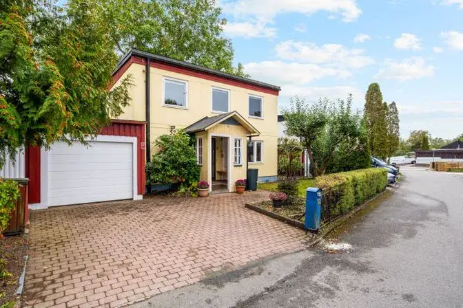 Bild 1 av 1 på Lammholmsbacken 52