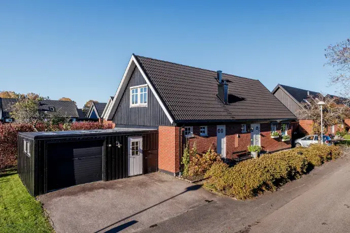 Villa, Trädgårdsvägen, Trollhättan. Bild 1 av 1