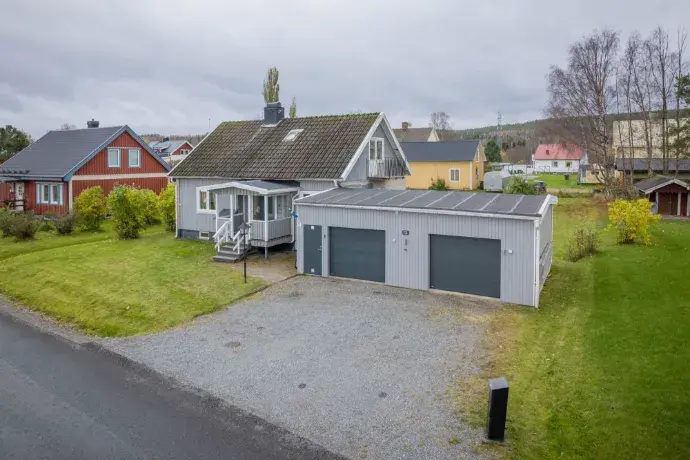 Villa, Sjöåkersvägen 13, Domsjö. Bild 1 av 1