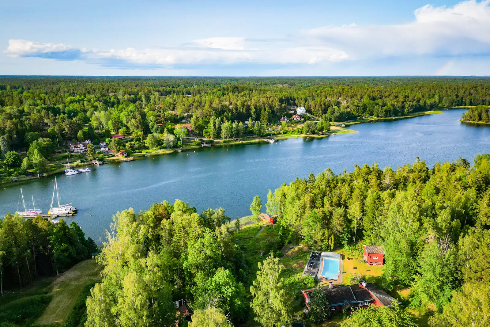 Bild 1 av 1 på Stavsnäsvägen 147-149