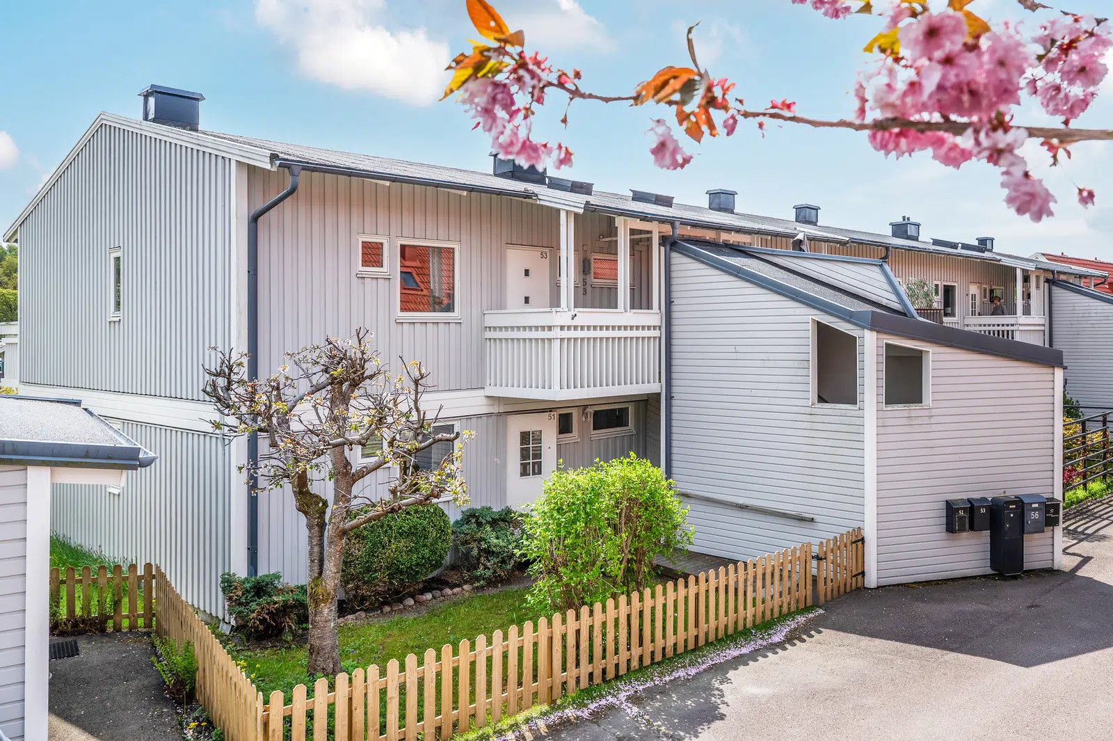 Bild 1 av 1 på Förbindelsevägen 51