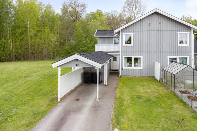 Image 1 of 1 of Furuhällsvägen 19