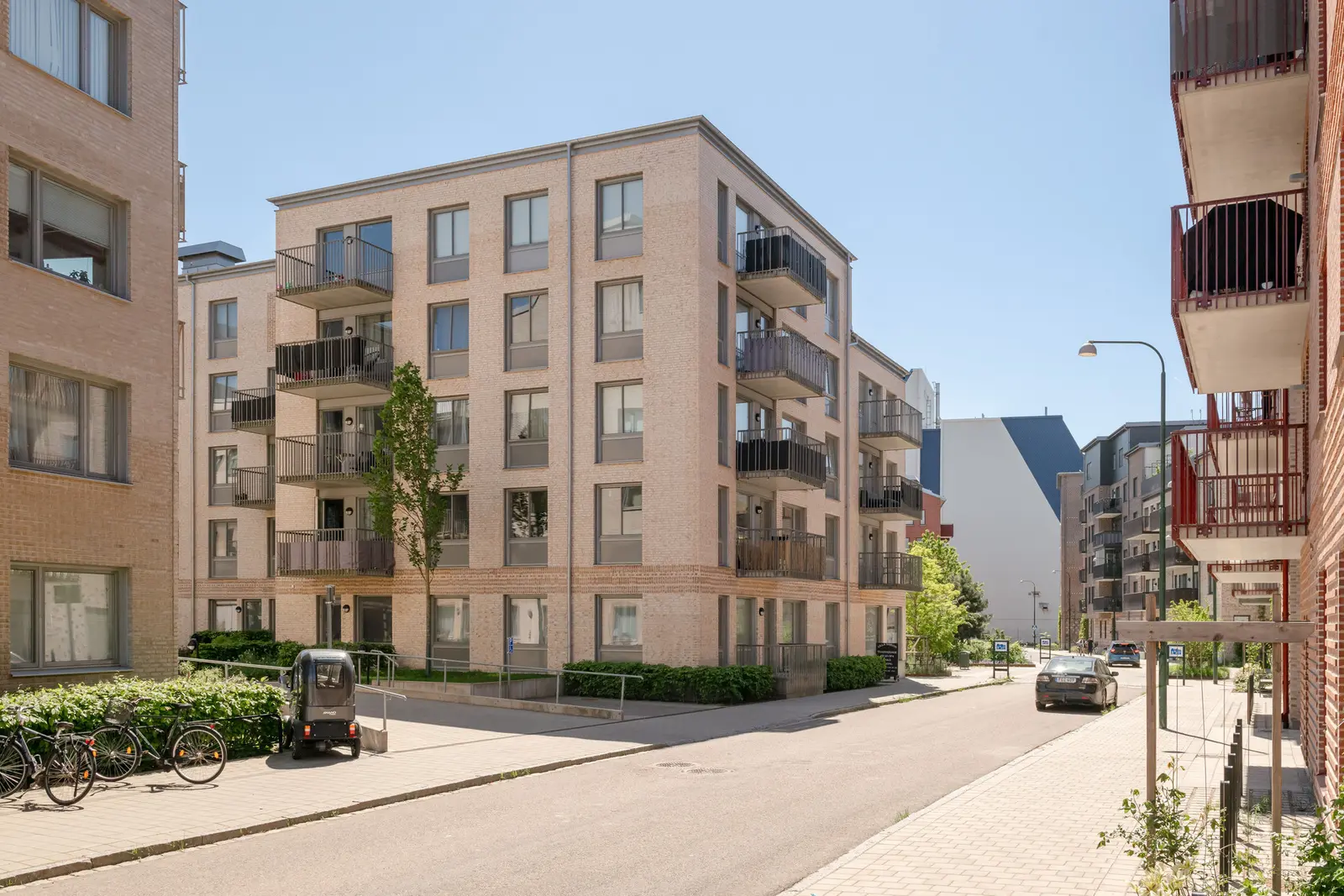 Image 1 of 6 of Formgatan 17