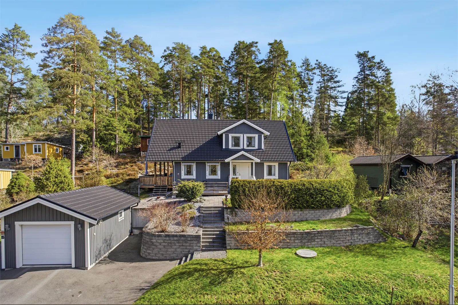 Bild 1 av 37 på Malvavägen 15