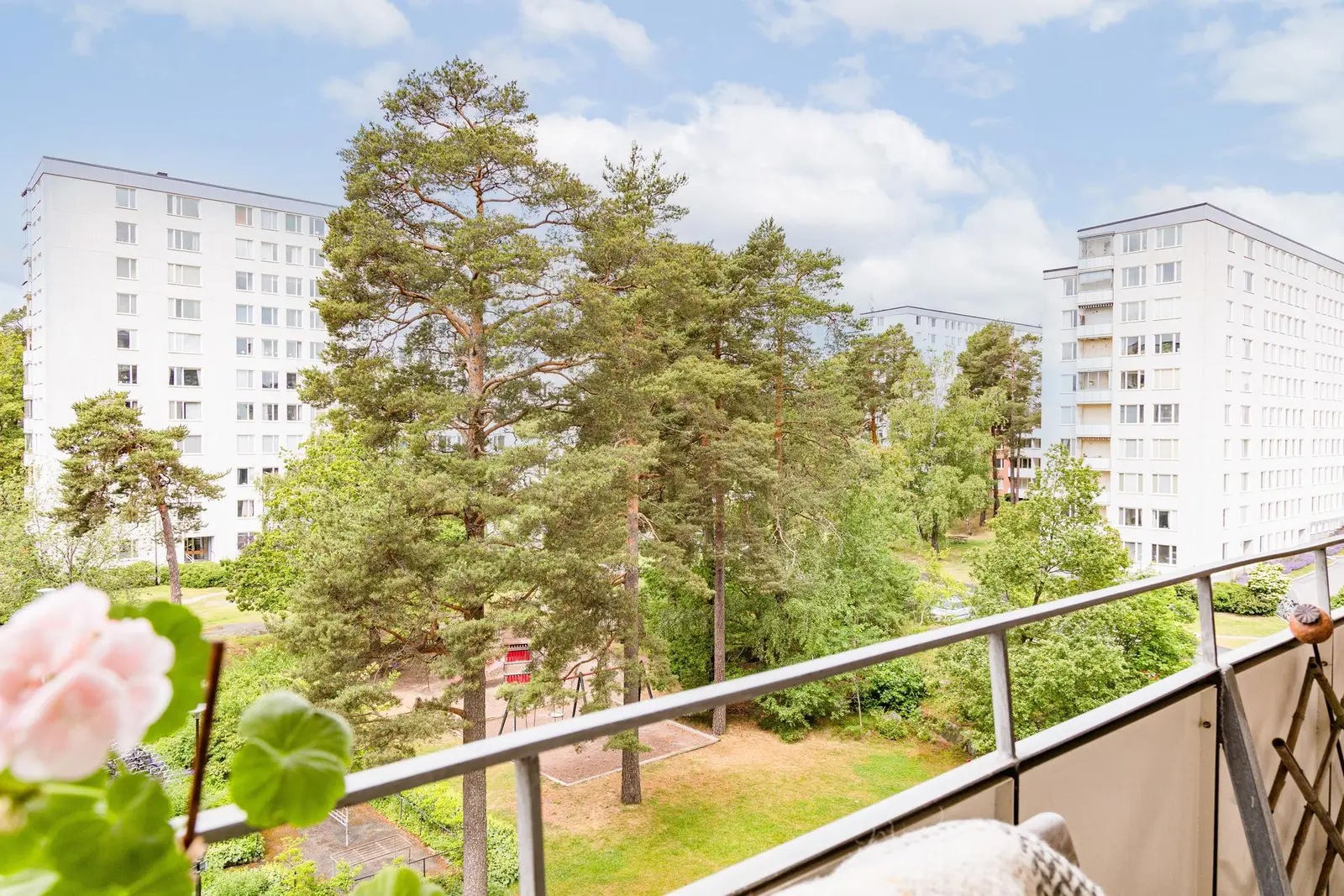 Bild 1 av 17 på Mörbyhöjden 7