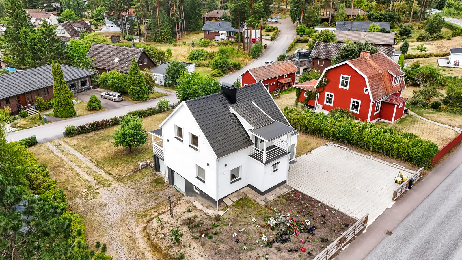 Image 1 of 31 of Flugmötesvägen 13