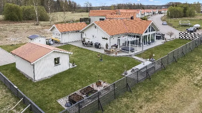 Image 1 of 20 of Skäggdoppingvägen 21