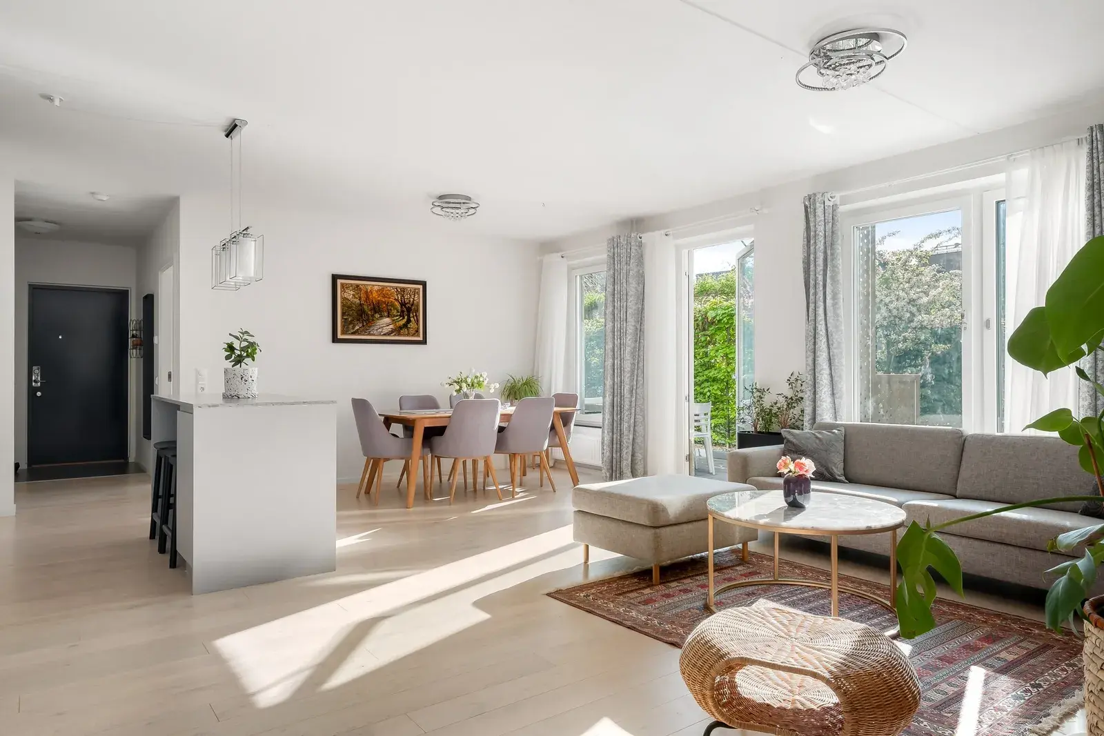 Lägenhet, Arvid Tydéns allé 28, Solna. Bild 1 av 19