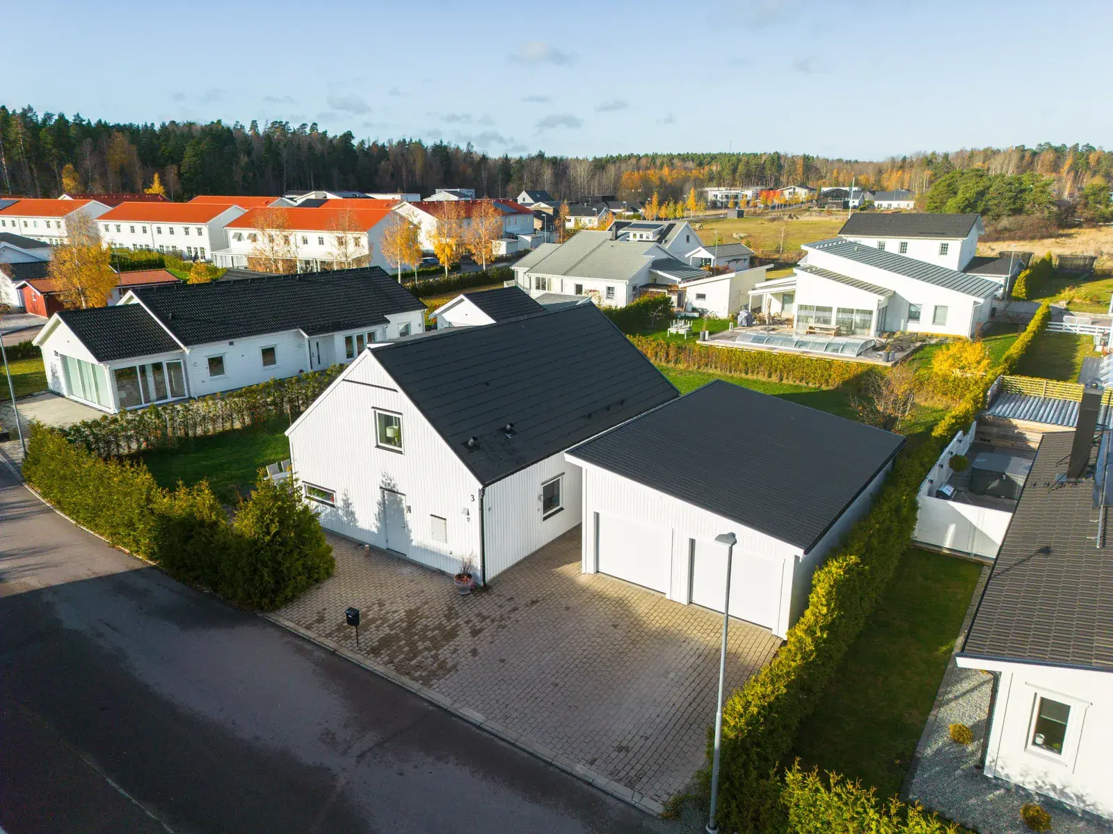 Image 1 of 40 of Referensvägen 3