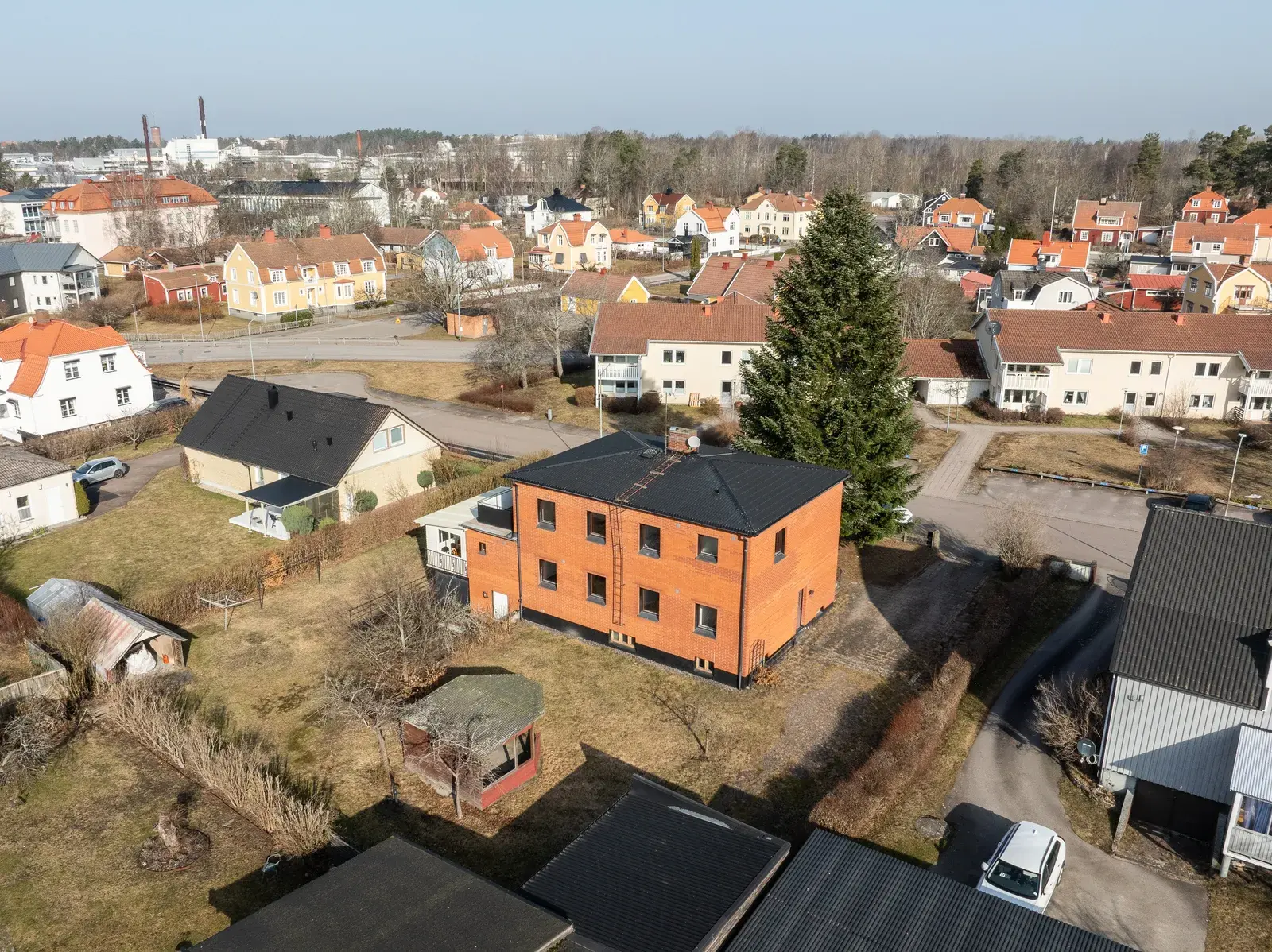 Villa, Paradisgatan 6, Nybro. Bild 1 av 40