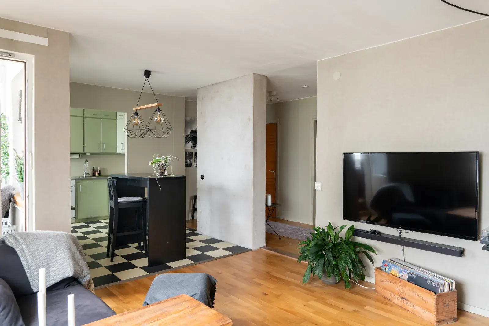 Lägenhet, Katrinelundsvägen 20, Västerås. Bild 1 av 16