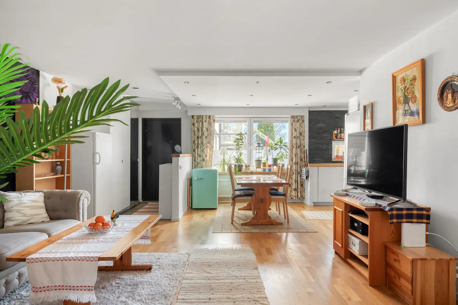 Lägenhet, Lövstavägen 23B, Upplands Väsby. Bild 1 av 23