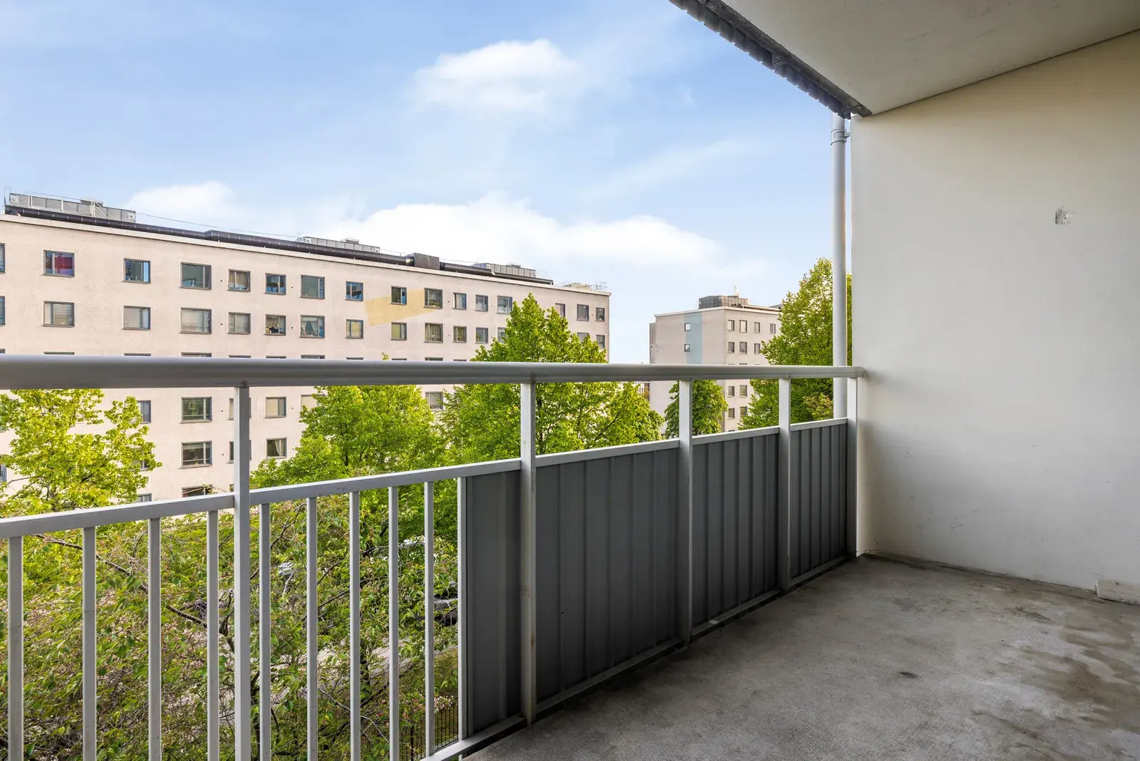 Apartment, Äspholmsvägen 33, Stockholm. Photo 1 of 21