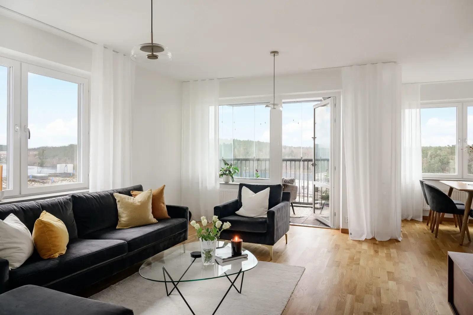 Lägenhet, Tollareslingan 18, Nacka. Bild 1 av 40
