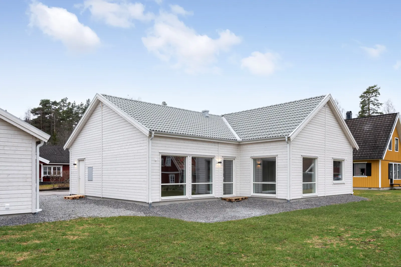 Bild 1 av 40 på Skovelvägen 8