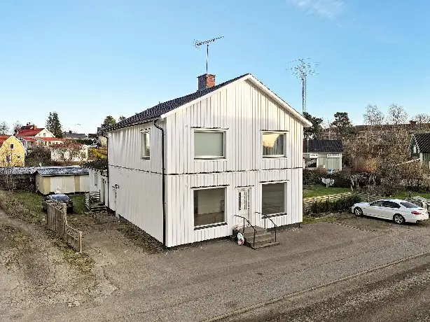 Villa, Karlstadsvägen 24, Åmål. Bild 1 av 6